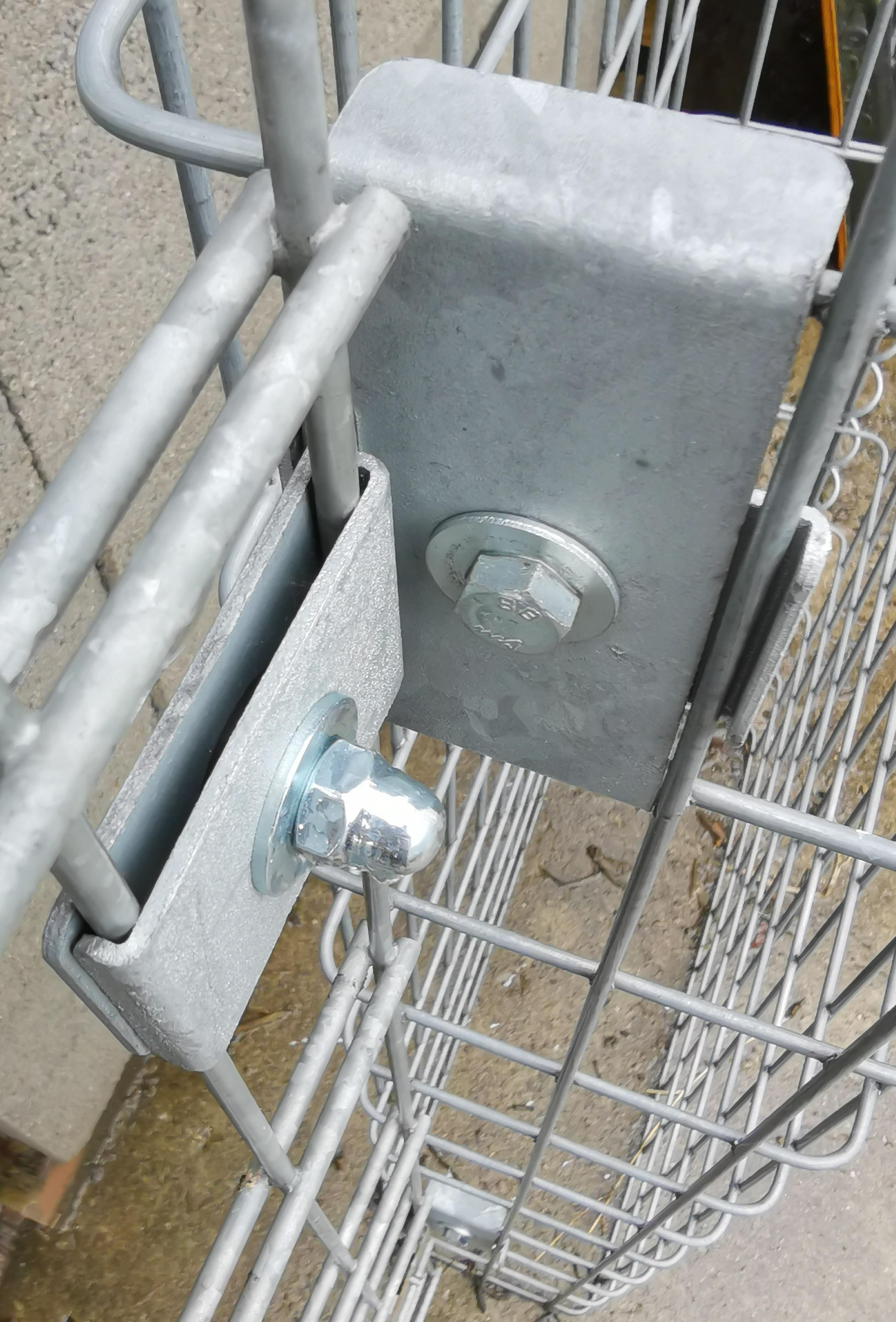 Clamp with fence holder 5 x 10 cm, for double rod mat, galvanized