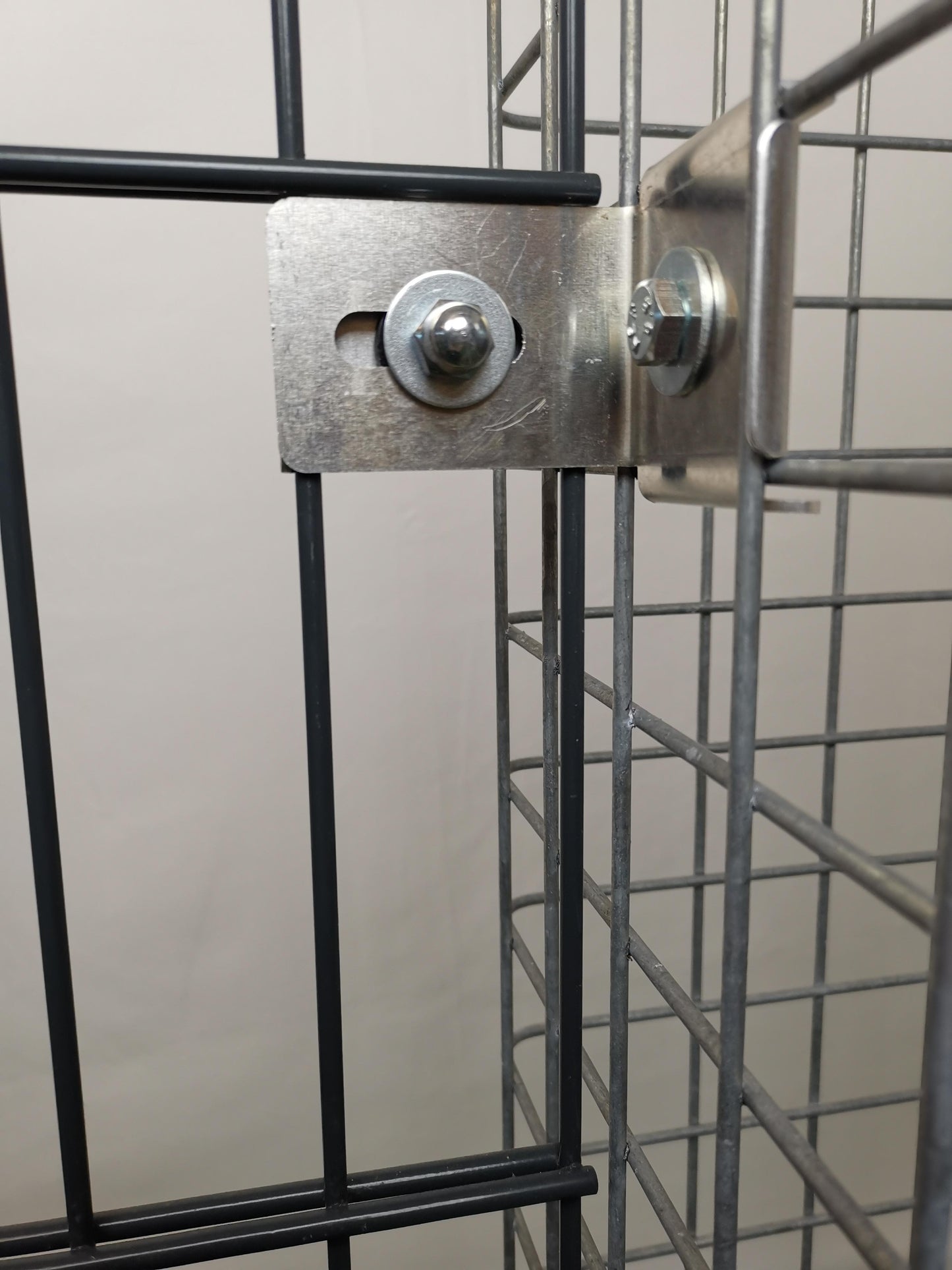 Klemme med hegnsholder 5 x 5 cm til dobbelt stangmåtte, aluminium 