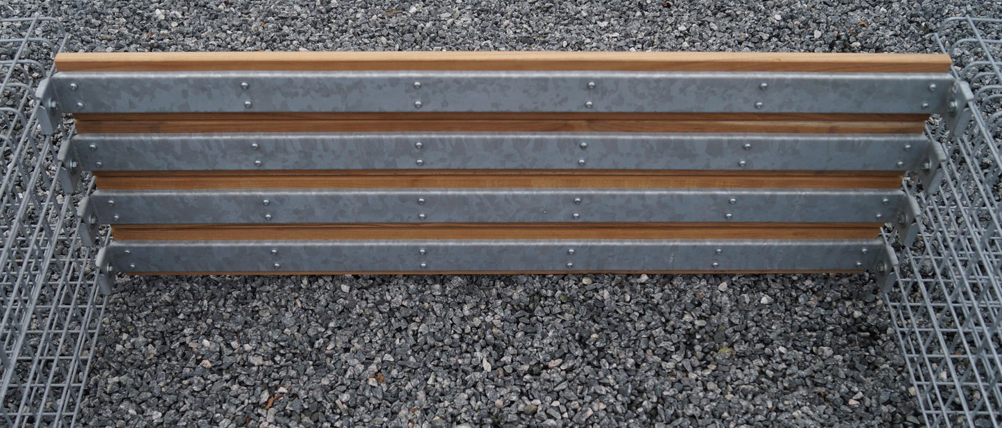 Gabionbænk med 3 spiralformede gabioner lavet af Cumaru-træ, 205 cm lang x 60 cm høj x 37 cm dyb, galvaniseret, MW 5 x 5 cm