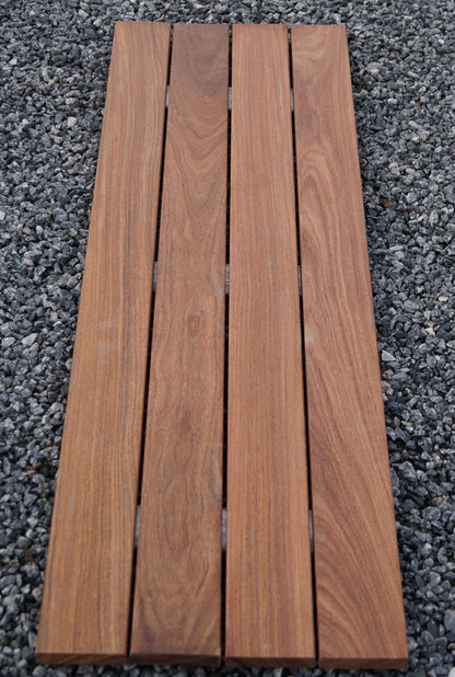 Gabionbænk med 3 spiralformede gabioner lavet af Cumaru-træ, 205 cm lang x 60 cm høj x 37 cm dyb, galvaniseret, MW 5 x 5 cm