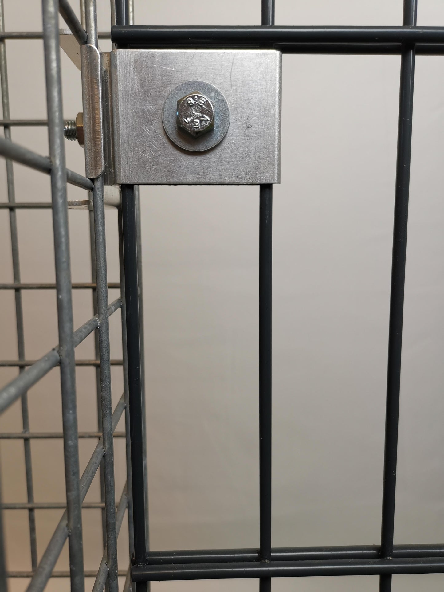 Agrafe avec support de clôture 5 x 5 cm pour treillis à double barre, aluminium