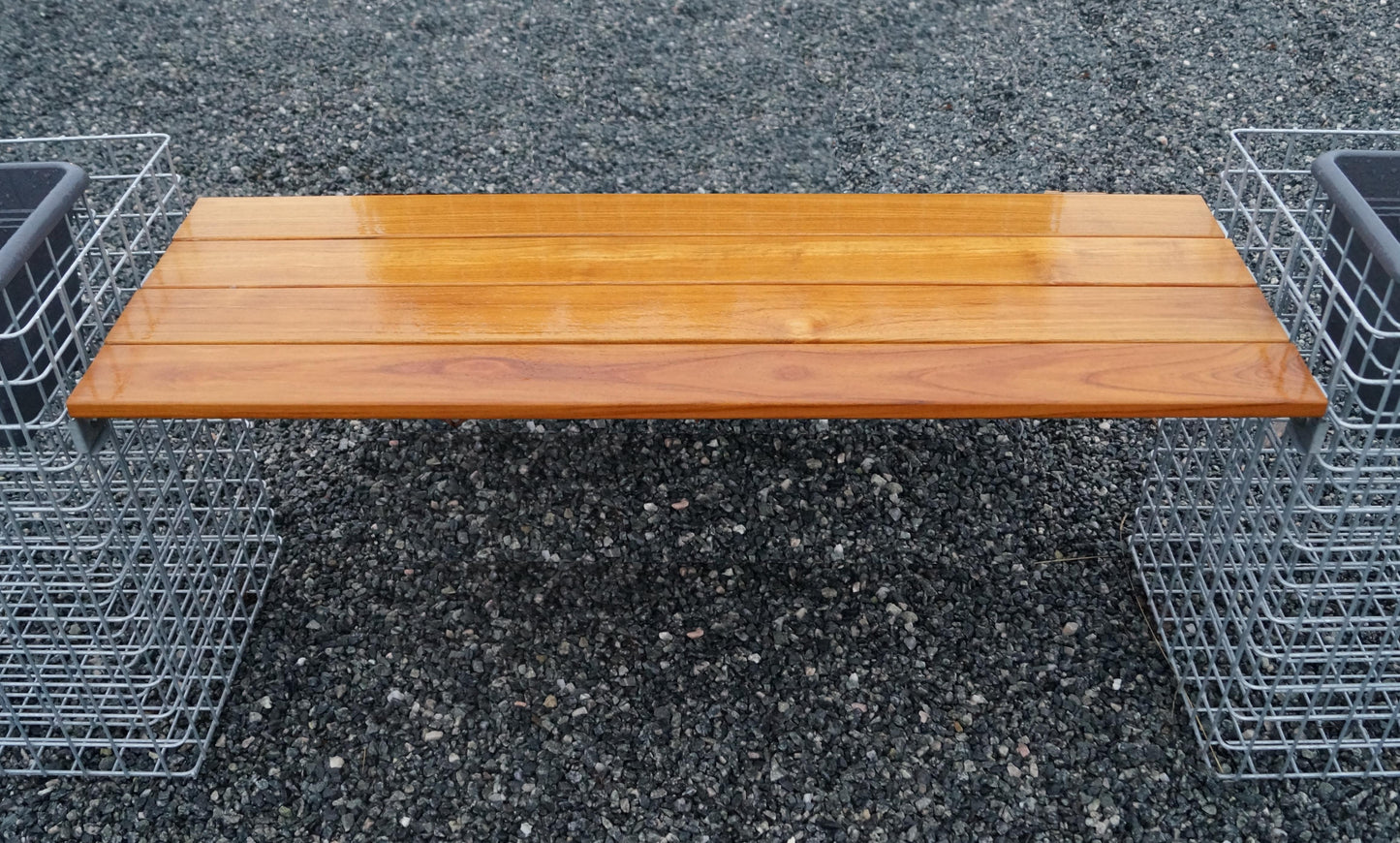 Gabionbänk med 3 blomsterpelare - teak, 205 cm lång x 60 cm hög x 37 cm djup, varmförzinkad, MW 5 x 5 cm